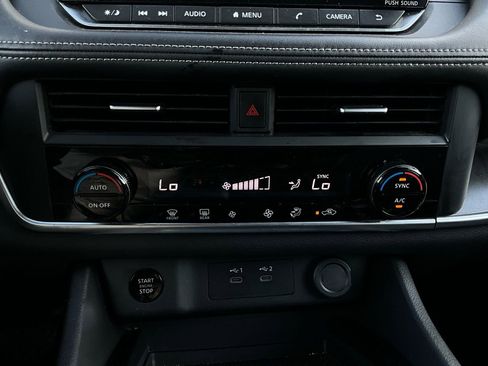 Used 2025 Nissan Rogue SV image 28