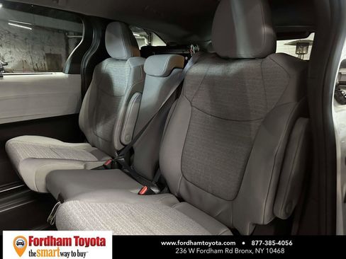 Used 2025 Toyota Sienna LE image 13