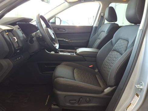 Used 2025 Nissan Pathfinder SV AWD/4WD image 3