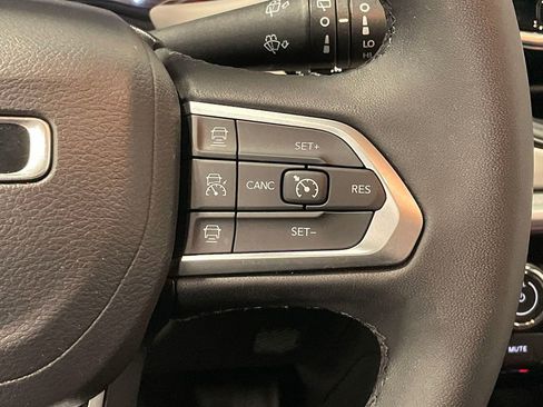 Used 2024 Jeep Compass Limited image 33