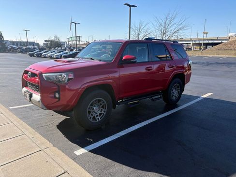 Used 2019 Toyota 4Runner TRD Off-Road Premium image 3