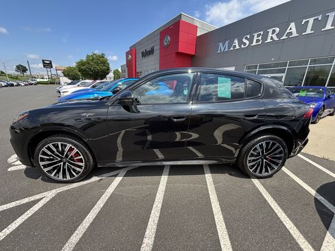Used 2025 Maserati Grecale Trofeo AWD/4WD image 4