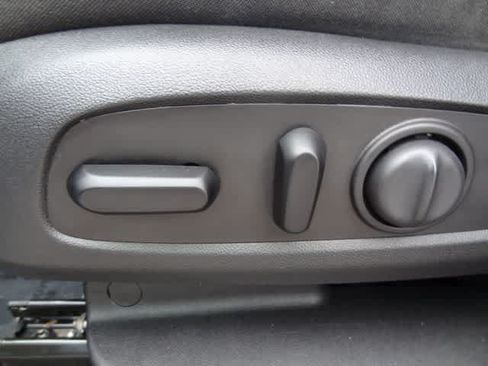 Used 2020 Chevrolet Equinox LT w/ Driver Convenience Package FWD image 7