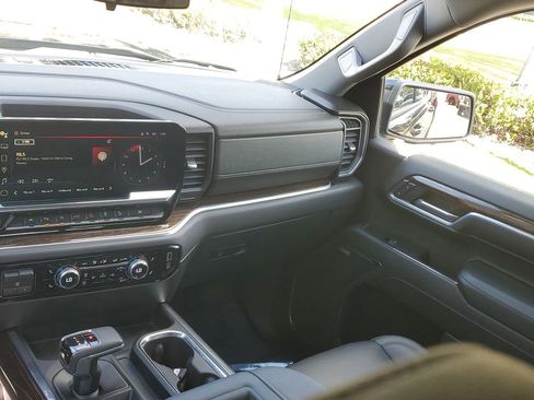 Certified 2022 GMC Sierra 1500 Elevation w/ Elevation Premium Package image 17