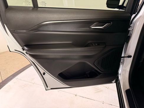 New 2025 Jeep Grand Cherokee L Altitude image 13