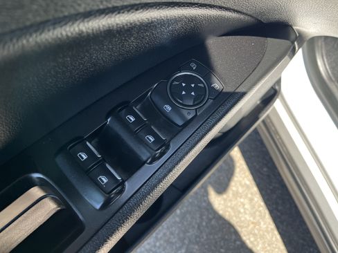 Used 2019 Ford Fusion SEL FWD image 18