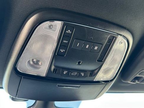 Used 2022 Dodge Durango SRT w/ Technology Group AWD/4WD image 34