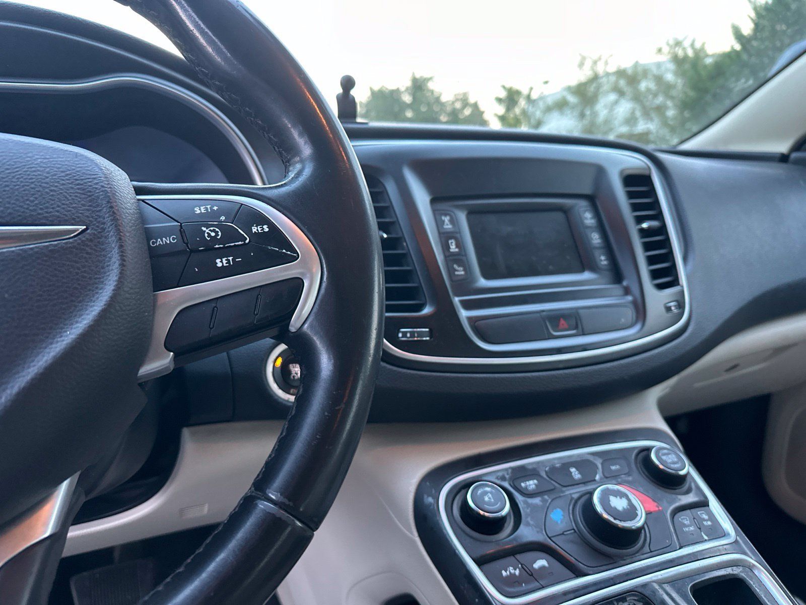 Used 2016 Chrysler 200 Limited w/ Convenience Group FWD image 7