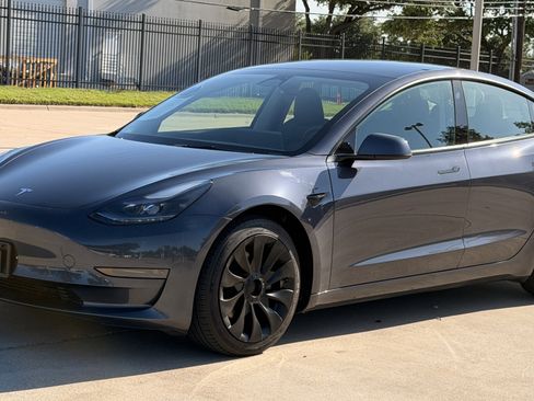 Used 2023 Tesla Model 3 Standard Range RWD image 3
