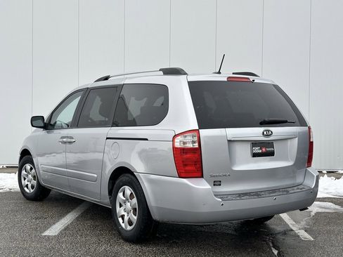 Used 2010 Kia Sedona LX image 3