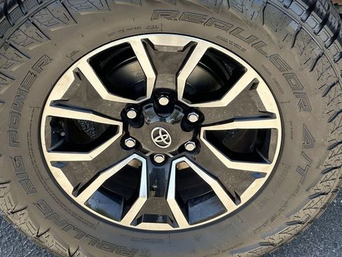 Used 2021 Toyota Tacoma SR5 RWD image 8