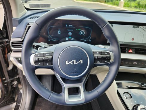 Used 2025 Kia Sportage EX AWD/4WD image 18