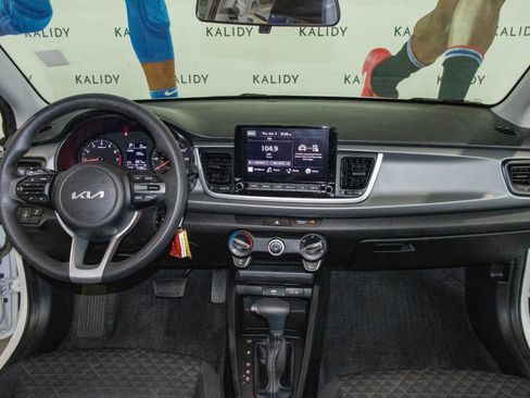 Used 2023 Kia Rio S image 3