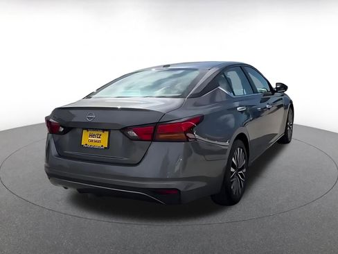Used 2025 Nissan Altima 2.5 SV FWD image 14
