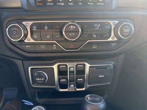 Used 2023 Jeep Wrangler Unlimited w/ Cold Weather Group AWD/4WD image 28