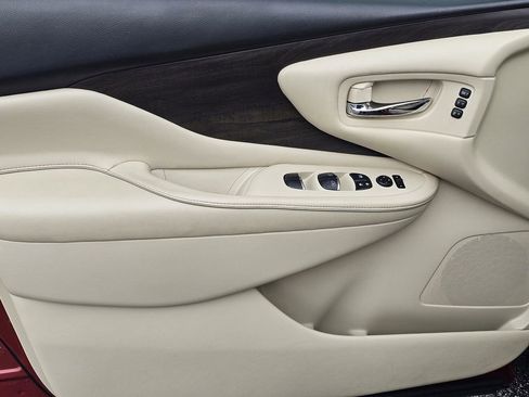 Used 2019 Nissan Murano Platinum w/ Cargo Package image 16