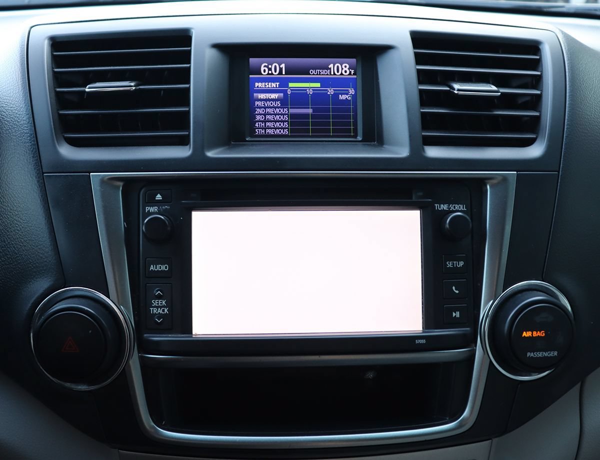 Used 2013 Toyota Highlander Plus FWD image 47