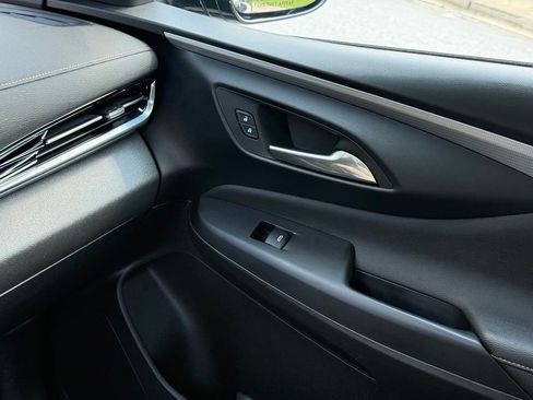 Used 2025 Buick Envista Avenir FWD image 36