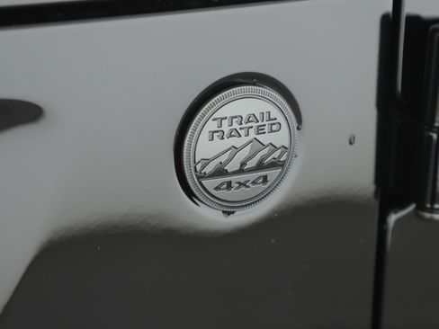 New 2025 Jeep Gladiator Sport image 11