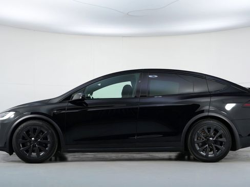 Used 2022 Tesla Model X Plaid image 9