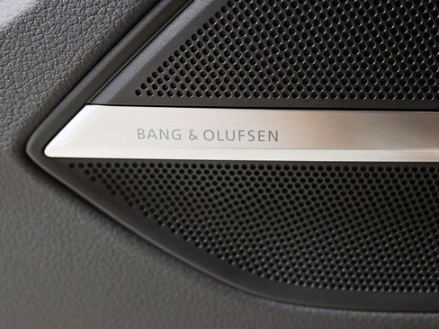 Used 2021 Audi A8 L 4.0T w/ Executive Plus Package image 37