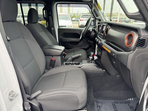 Used 2022 Jeep Gladiator Sport image 36