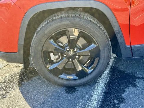 Used 2021 Jeep Cherokee Latitude Plus image 30