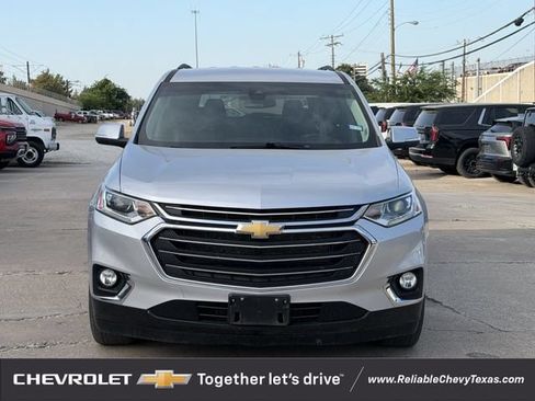 Used 2021 Chevrolet Traverse LT FWD image 2
