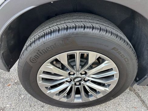 Used 2025 Cadillac XT4 Premium Luxury image 20