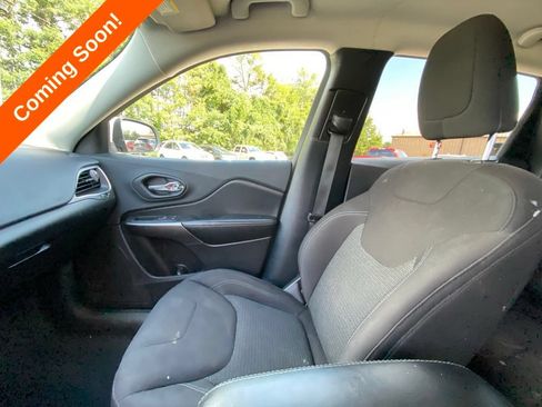 Used 2020 Jeep Cherokee Latitude FWD image 25
