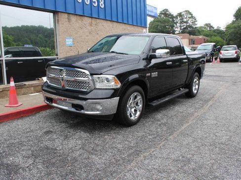 Used 2017 RAM 1500 Laramie w/ Convenience Group AWD/4WD image 3