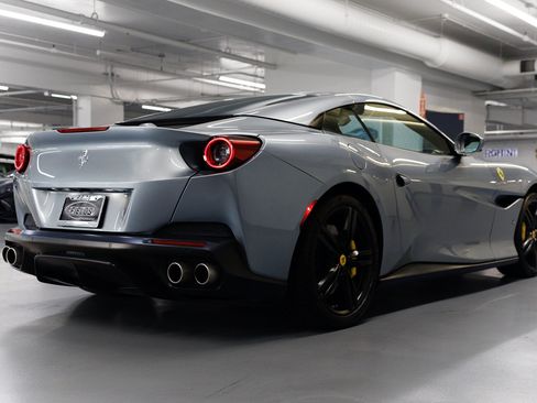 Used 2019 Ferrari Portofino RWD image 24