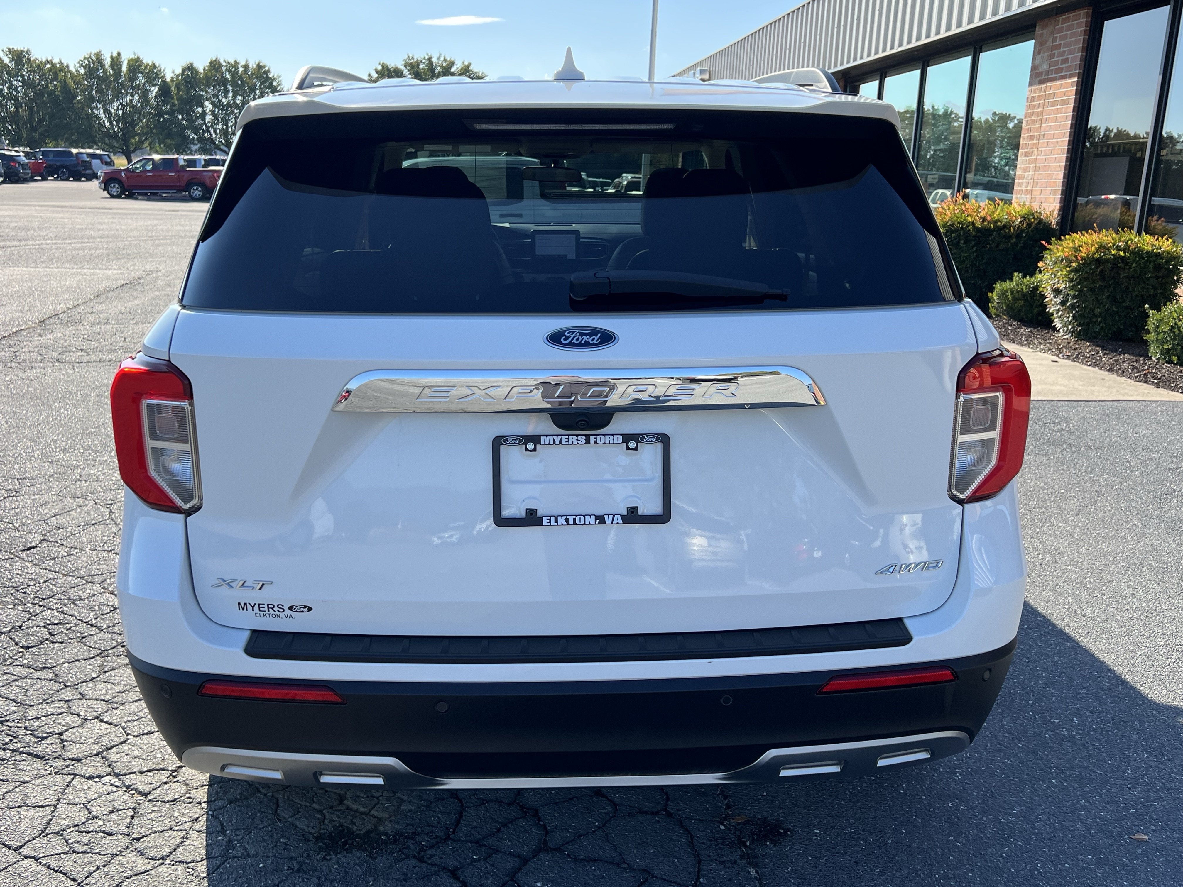 Used 2024 Ford Explorer XLT w/ Equipment Group 202A AWD/4WD image 7