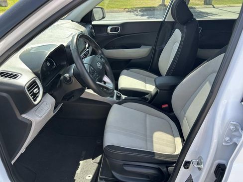 Used 2025 Hyundai Venue SEL FWD image 21