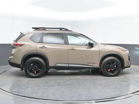 Used 2025 Nissan Rogue SV AWD/4WD image 11