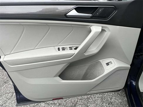 Used 2022 Volkswagen Tiguan SE image 13