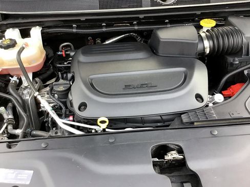 Used 2022 Chrysler Pacifica Touring-L image 54