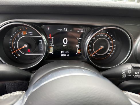Used 2021 Jeep Wrangler Unlimited Sahara w/ Dual Top Group AWD/4WD image 18