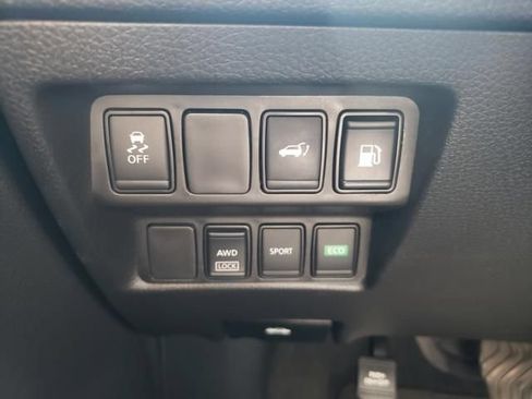 Used 2018 Nissan Rogue SV AWD/4WD image 22