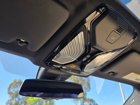 Used 2023 BMW 330i Sedan w/ Premium Package image 37