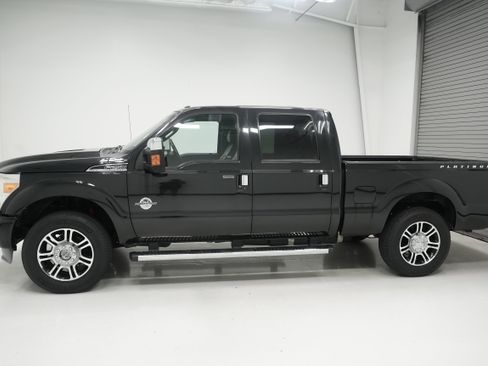 Used 2013 Ford F250 Platinum w/ FX4 Off Road Pkg AWD/4WD image 6