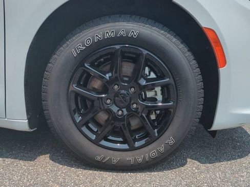 Used 2024 Chrysler Pacifica Touring-L FWD image 11