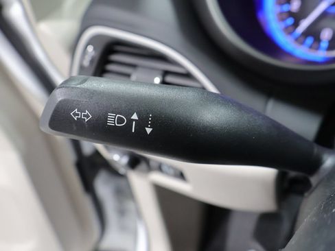 Used 2024 Chrysler Pacifica Touring-L FWD image 38