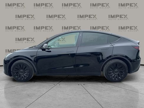 Used 2022 Tesla Model Y Long Range AWD/4WD image 2