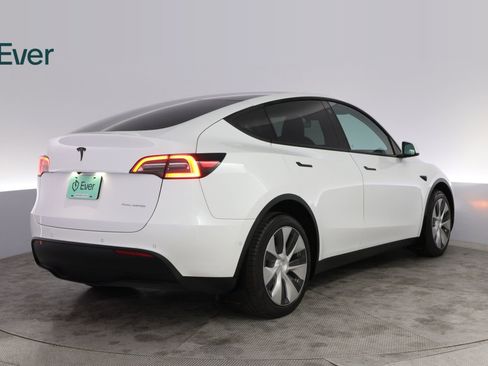Used 2022 Tesla Model Y Long Range AWD/4WD image 3