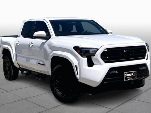 Used 2025 Toyota Tacoma SR5 image 3