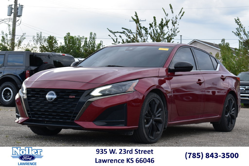 Used 2023 Nissan Altima 2.5 SR FWD image 1