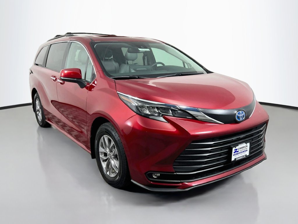 Used 2025 Toyota Sienna XLE w/ XLE Plus Package AWD/4WD image 1