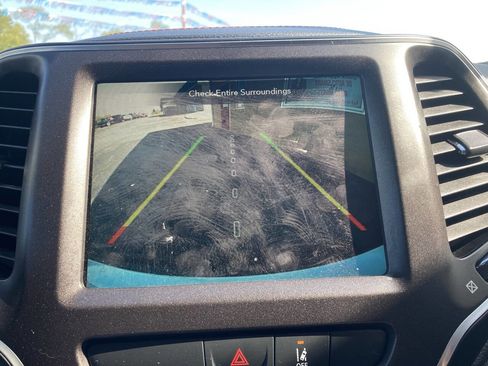 Used 2022 Jeep Cherokee Trailhawk w/ Sun, Sound & Nav Group image 34