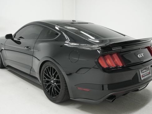 Used 2017 Ford Mustang GT Premium w/ GT Performance Package RWD image 6